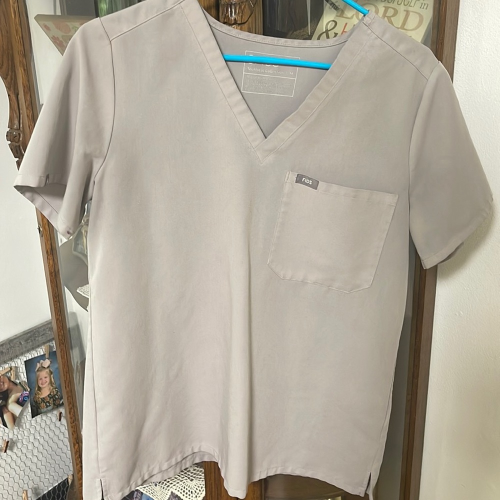 FIGS (pale grey ) sz M scrubs
